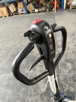 OKURA E-OK-BPP02 รถลากพาเลทใช้พลังงานแบตเตอรี่ 24V ขนาด 2 ตัน